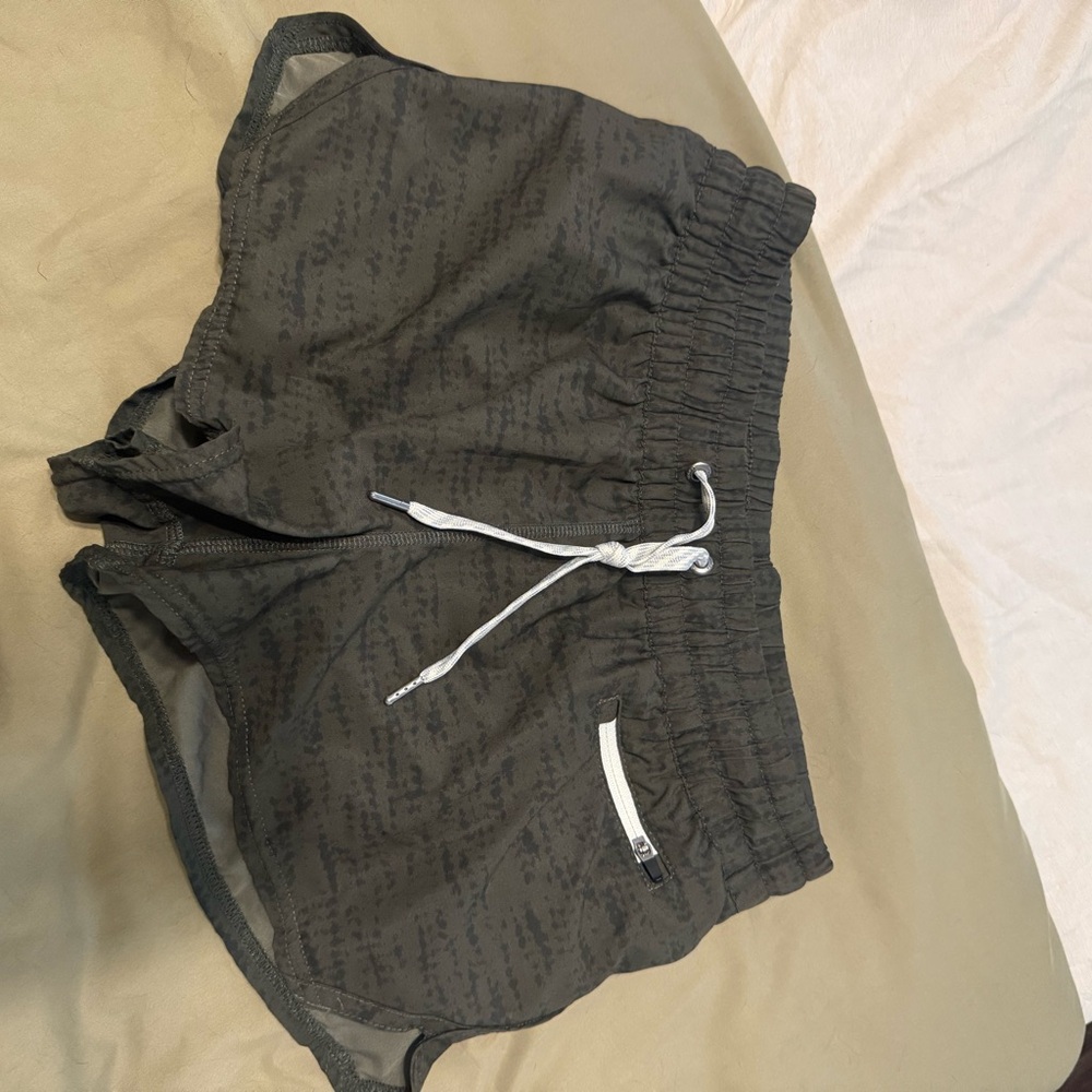 Vuori Shorts